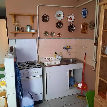 Irisz Vendeghaz Eğri