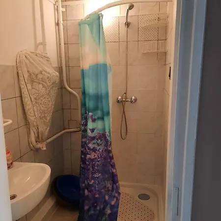 Irisz Vendeghaz Eğri
