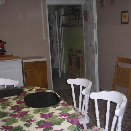 Irisz Vendeghaz * Eğri